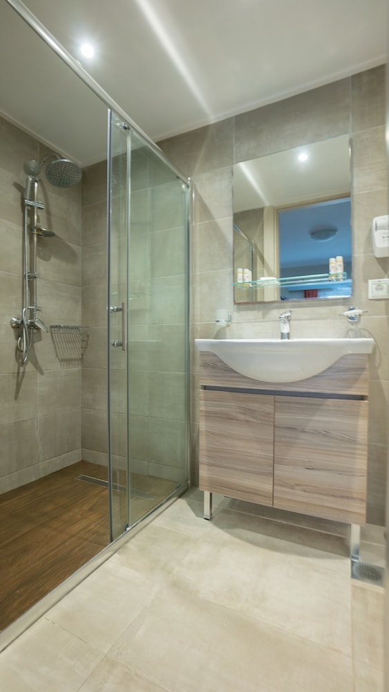 Palatino Hotel — Hotel rooms in Lixouri, Ionian Islands