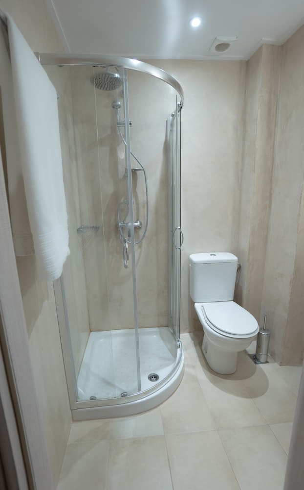 Palatino Hotel — Hotel rooms in Lixouri, Ionian Islands