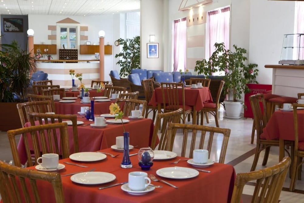 Palatino Hotel — Restaurant & bars in Lixouri, Ionian Islands