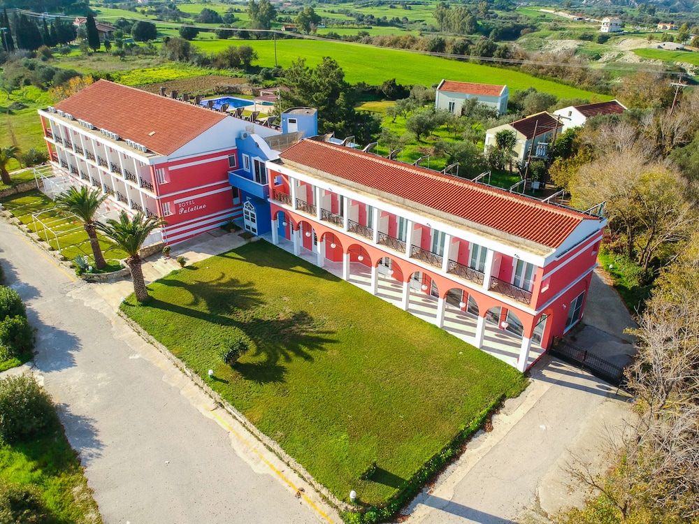 Palatino Hotel — Hotel building in Lixouri, Ionian Islands