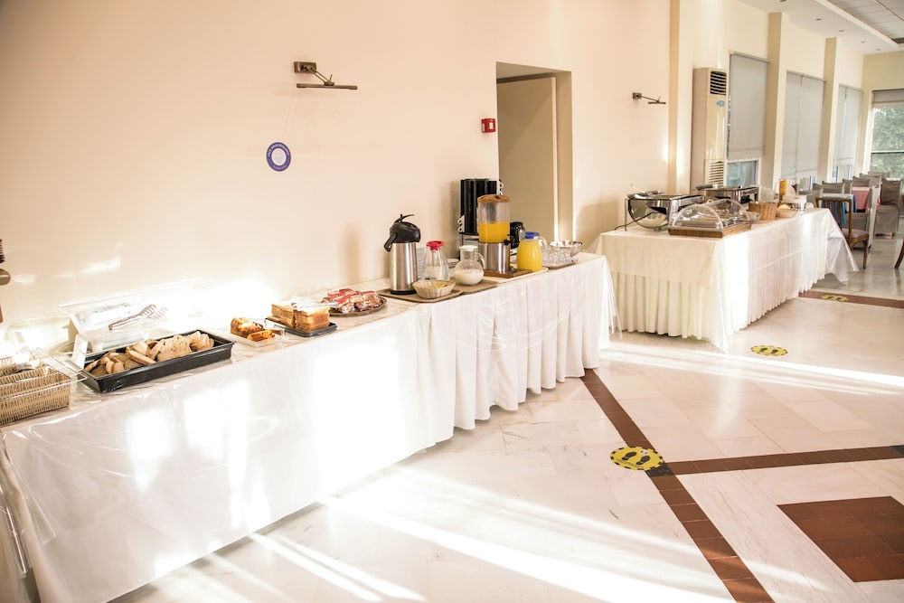 Palatino Hotel — Restaurant & bars in Lixouri, Ionian Islands