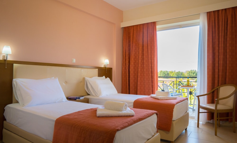 Palatino Hotel — Hotel rooms in Lixouri, Ionian Islands