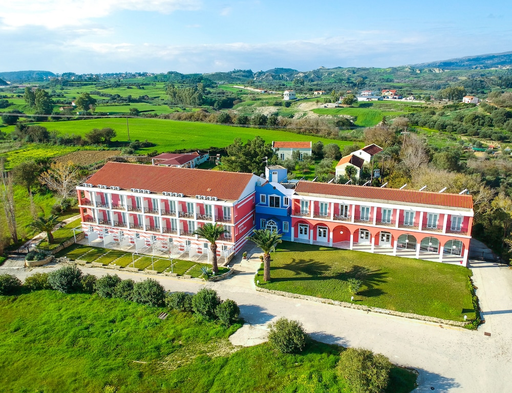 Palatino Hotel — Hotel building in Lixouri, Ionian Islands