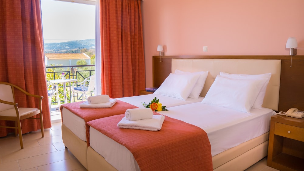 Palatino Hotel — Hotel rooms in Lixouri, Ionian Islands