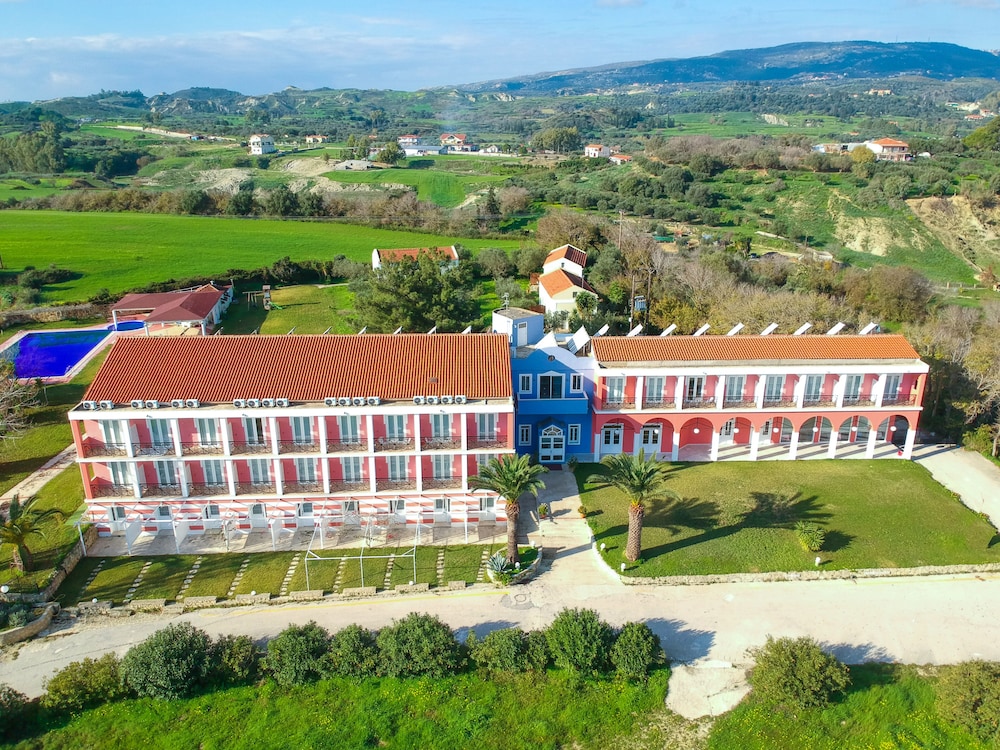 Palatino Hotel — Hotel building in Lixouri, Ionian Islands