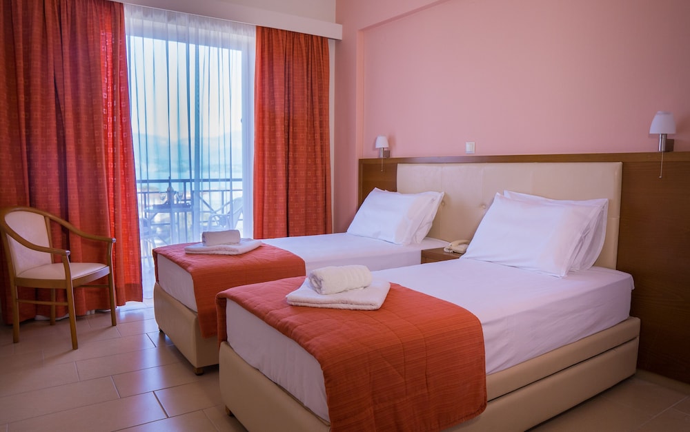 Palatino Hotel — Hotel rooms in Lixouri, Ionian Islands