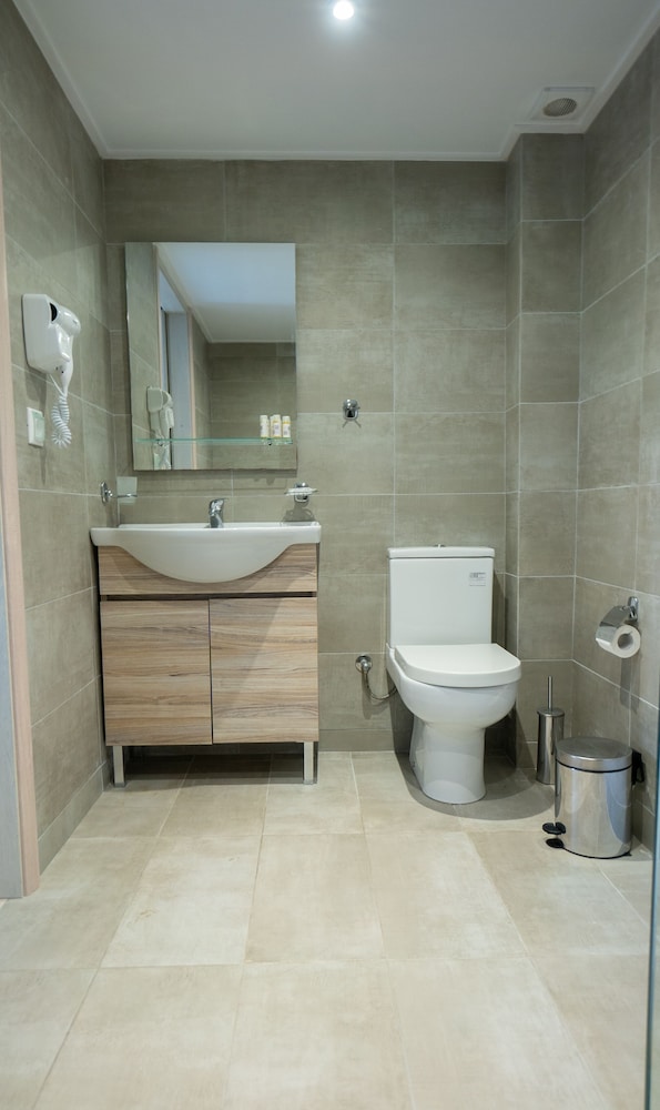 Palatino Hotel — Hotel rooms in Lixouri, Ionian Islands