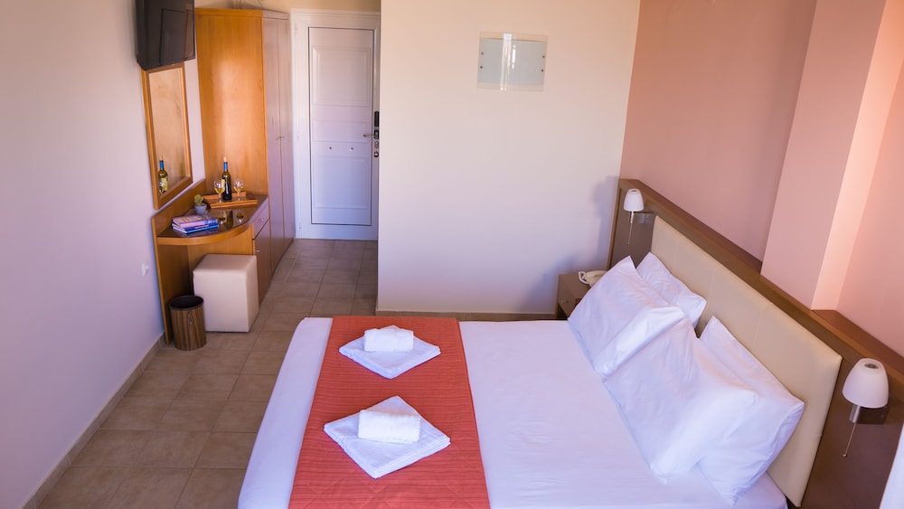 Palatino Hotel — Hotel rooms in Lixouri, Ionian Islands