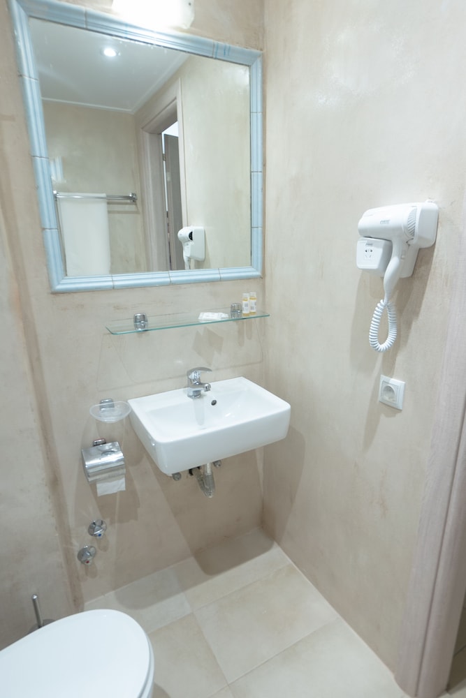 Palatino Hotel — Hotel rooms in Lixouri, Ionian Islands