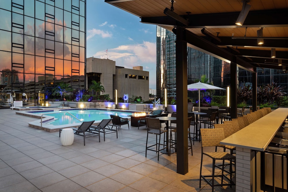 Hilton Tampa Downtown — Swimming pool in Tampa, Florida