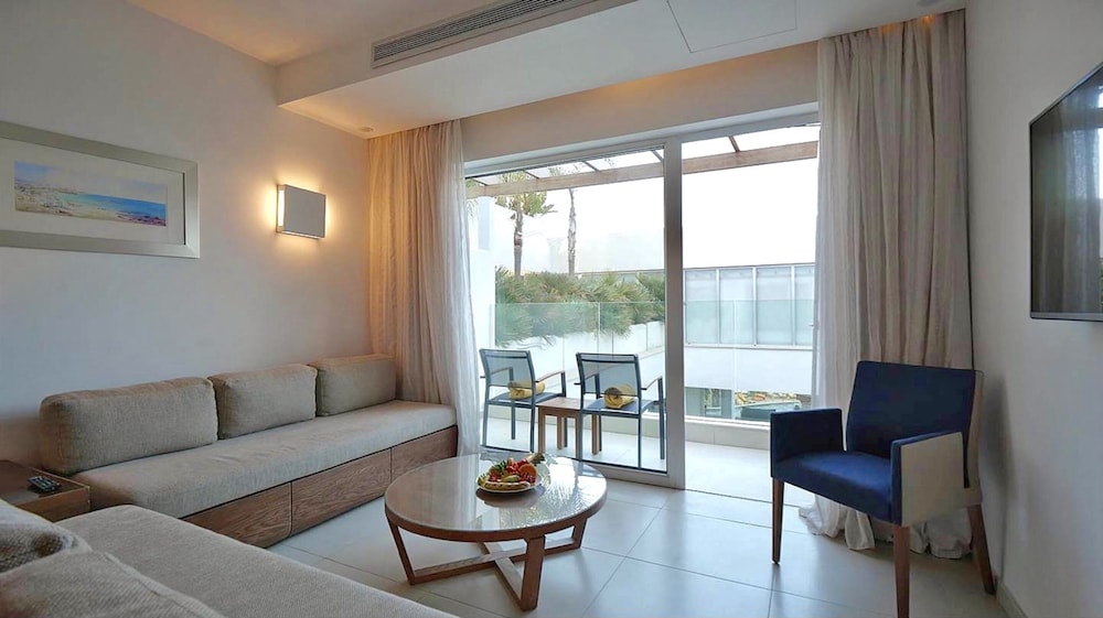 Sunrise Pearl Hotel & Spa — Hotel rooms in Protaras, Famagusta Region