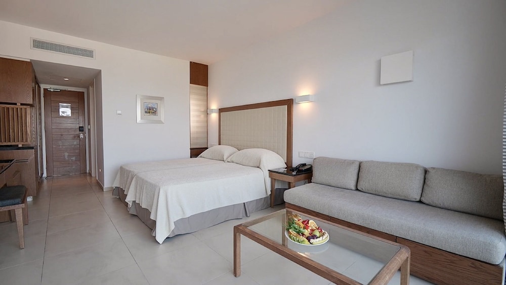 Sunrise Pearl Hotel & Spa — Hotel rooms in Protaras, Famagusta Region