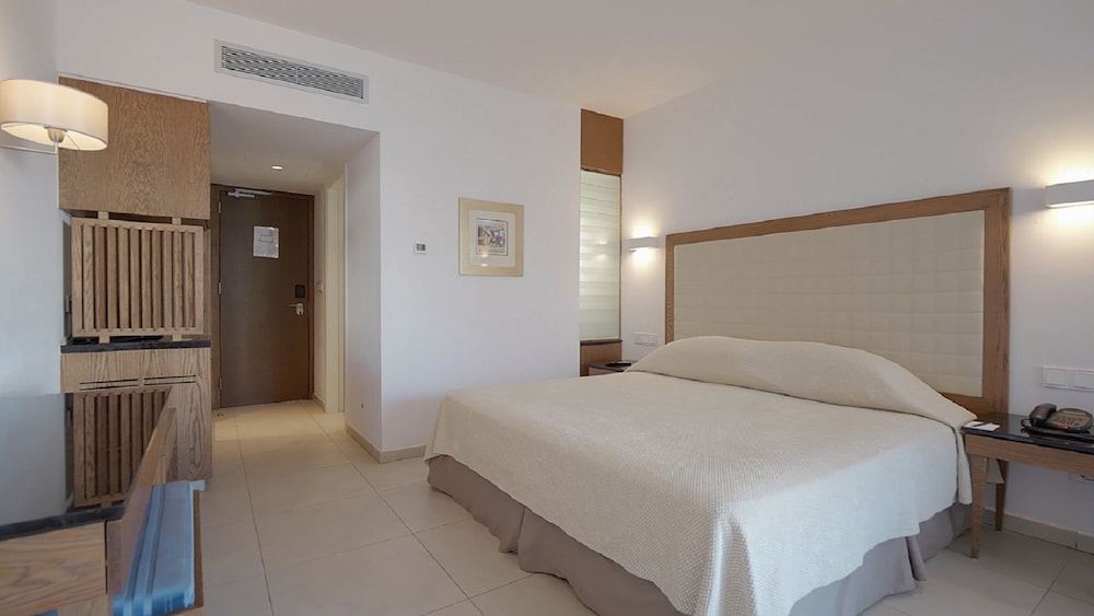 Sunrise Pearl Hotel & Spa — Hotel rooms in Protaras, Famagusta Region