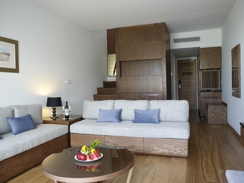 Sunrise Pearl Hotel & Spa — Hotel rooms in Protaras, Famagusta Region