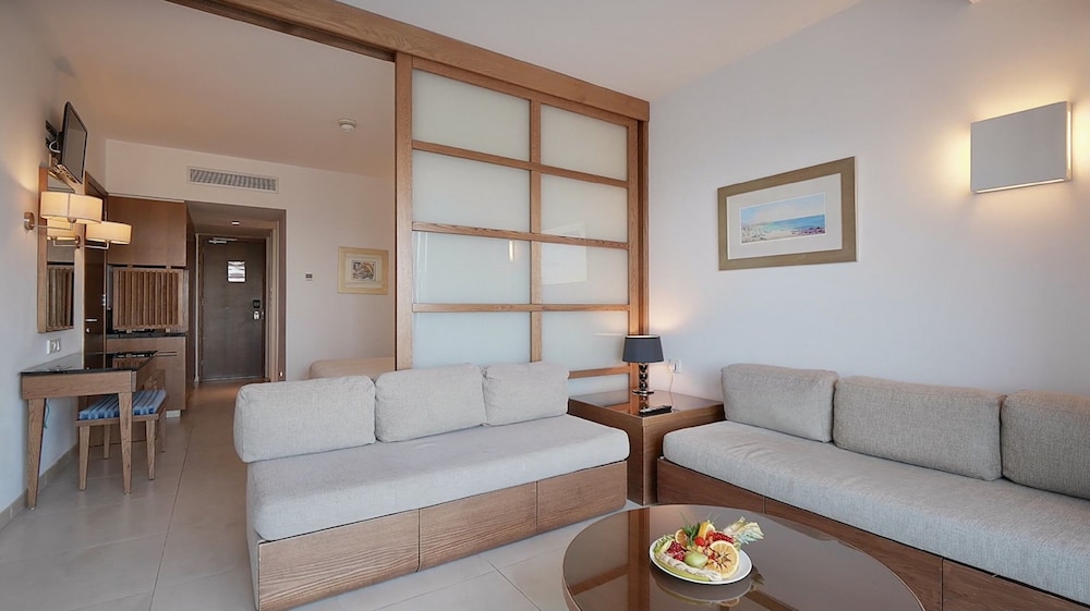 Sunrise Pearl Hotel & Spa — Hotel rooms in Protaras, Famagusta Region