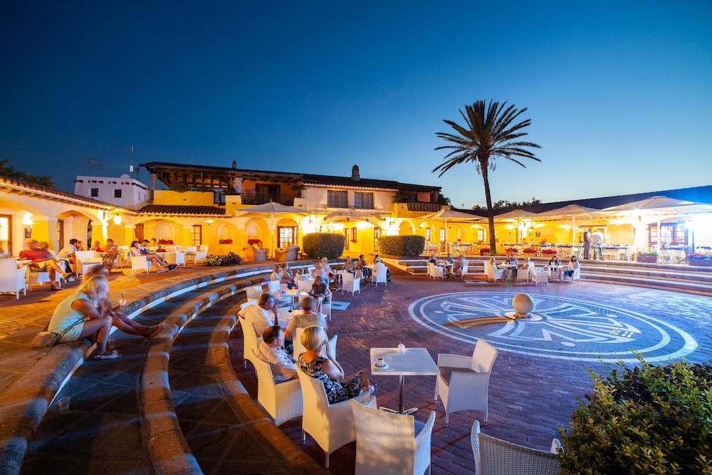 TH San Teodoro - Liscia Eldi Village — Restaurant & bars in San Teodoro, Sardinia