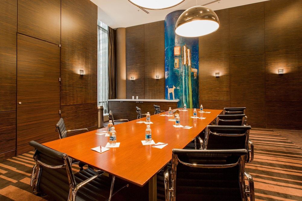 Residence Inn by Marriott New York Manhattan/Central Park — Hotel building in New York City, New York State