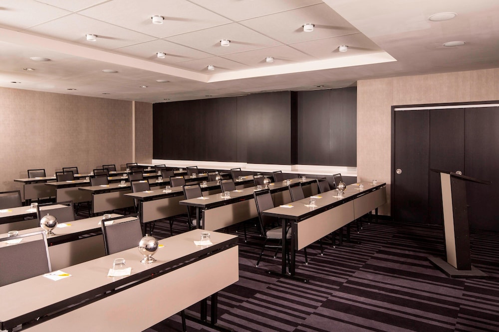 Residence Inn by Marriott New York Manhattan/Central Park — Hotel building in New York City, New York State