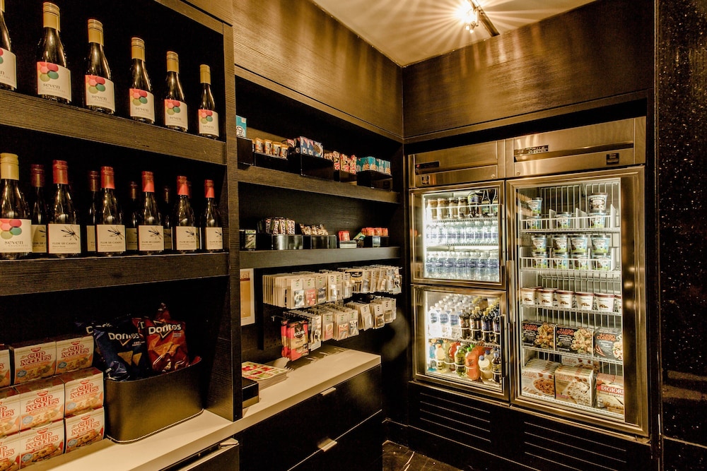 Residence Inn by Marriott New York Manhattan/Central Park — Restaurant & bars in New York City, New York State