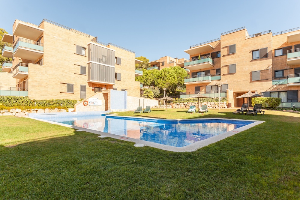 Pierre & Vacances Salou — Swimming pool in Salou, Catalonia