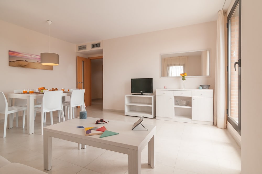 Pierre & Vacances Salou — Hotel rooms in Salou, Catalonia