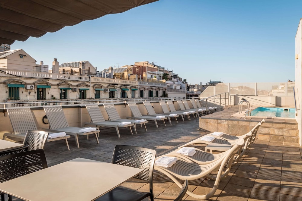 Petit Palace Trencadis — Swimming pool in Barcelona, Catalonia