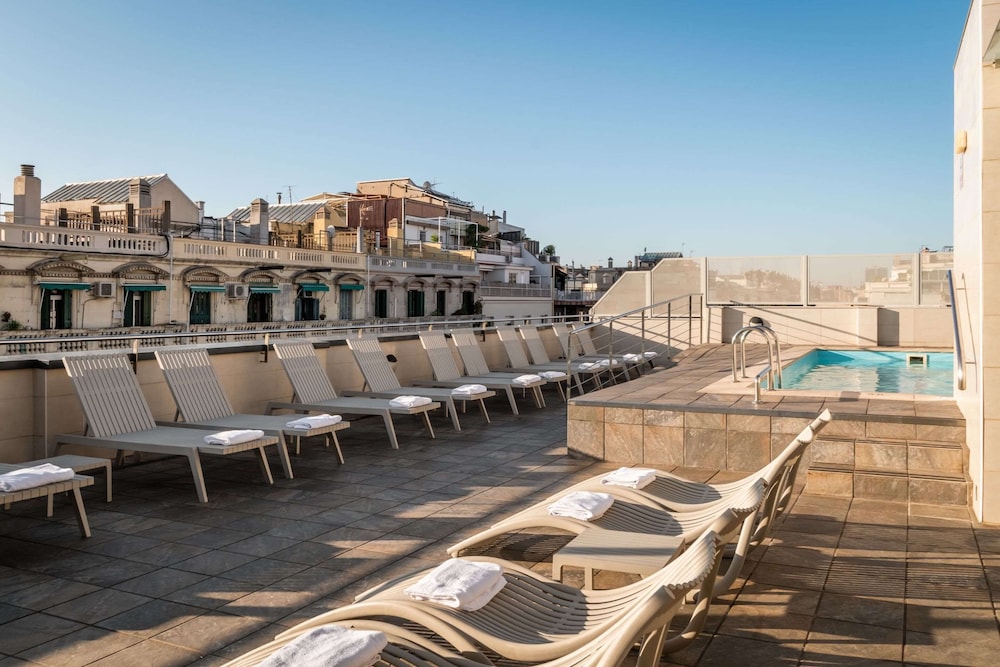 Petit Palace Trencadis — Swimming pool in Barcelona, Catalonia