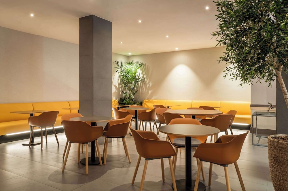 Petit Palace Trencadis — Restaurant & bars in Barcelona, Catalonia