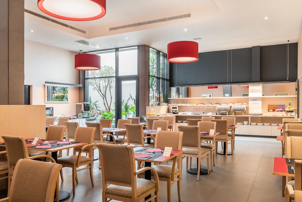 Petit Palace Trencadis — Restaurant & bars in Barcelona, Catalonia