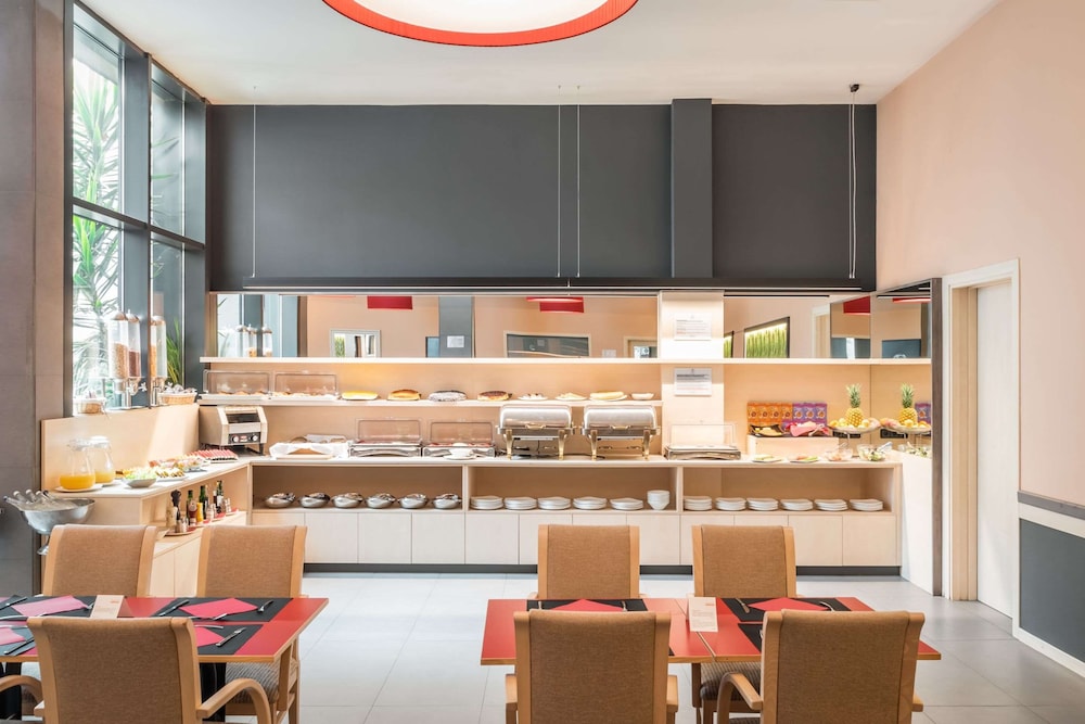 Petit Palace Trencadis — Restaurant & bars in Barcelona, Catalonia