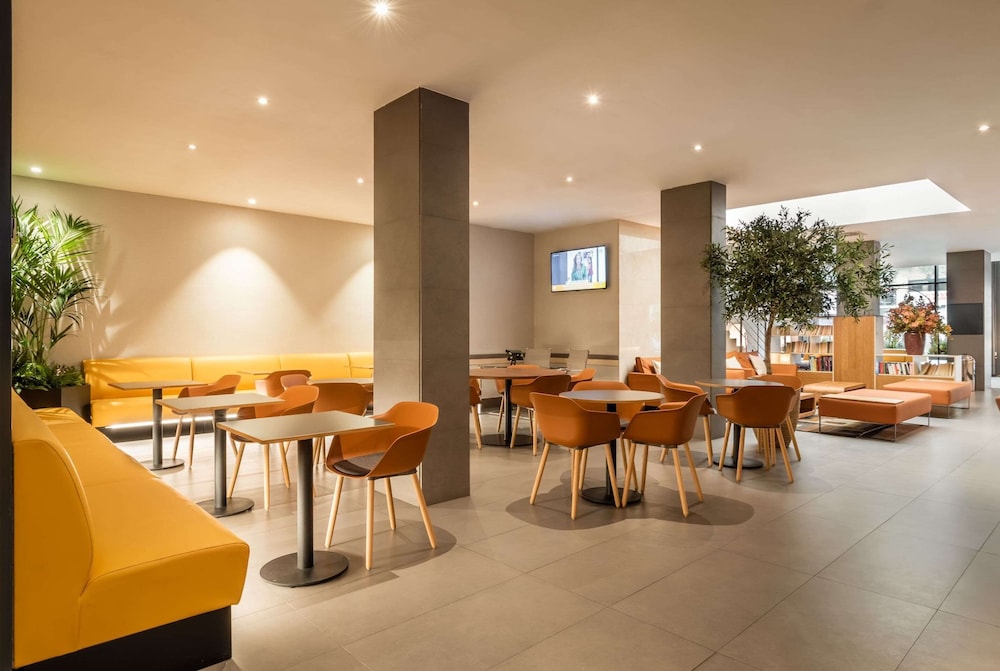 Petit Palace Trencadis — Restaurant & bars in Barcelona, Catalonia
