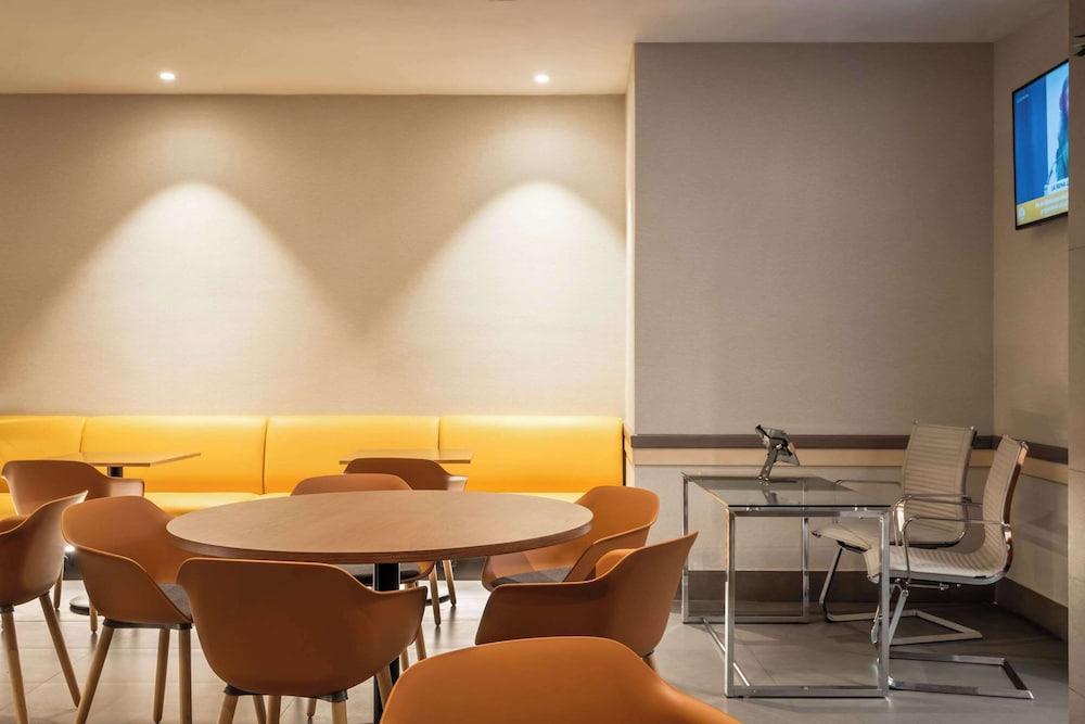 Petit Palace Trencadis — Restaurant & bars in Barcelona, Catalonia