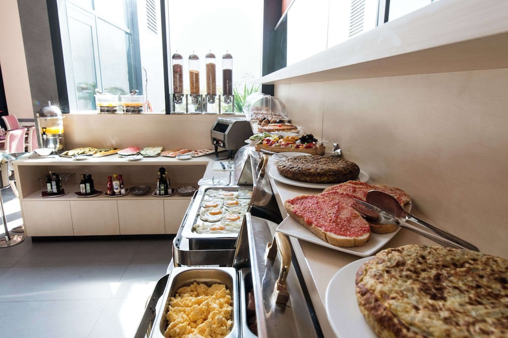 Petit Palace Trencadis — Restaurant & bars in Barcelona, Catalonia