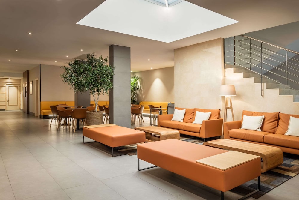 Petit Palace Trencadis — Restaurant & bars in Barcelona, Catalonia