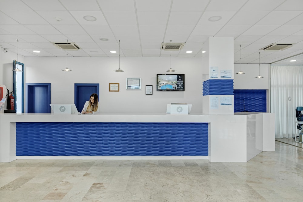 THB Tropical Island Aparthotel — Hotel building in Playa Blanca, Canary Islands