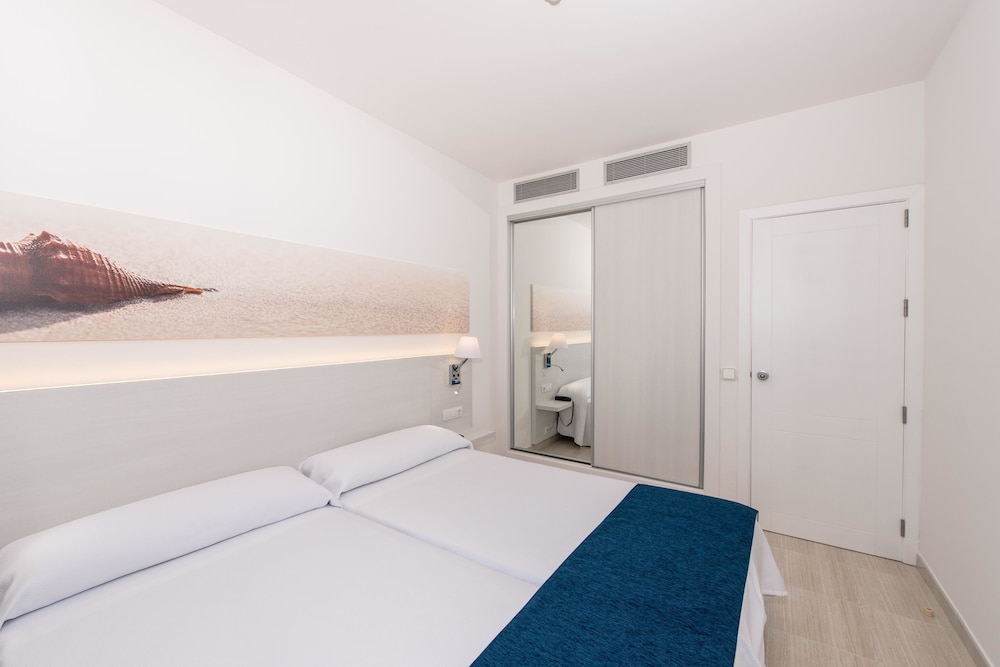 THB Tropical Island Aparthotel — Hotel rooms in Playa Blanca, Canary Islands