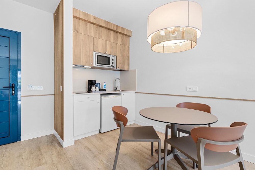 THB Tropical Island Aparthotel — Hotel rooms in Playa Blanca, Canary Islands