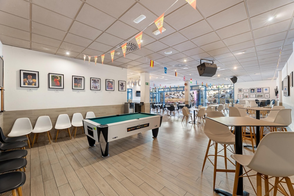 THB Tropical Island Aparthotel — Restaurant & bars in Playa Blanca, Canary Islands