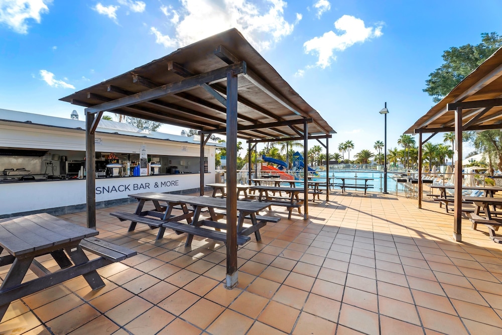 THB Tropical Island Aparthotel — Restaurant & bars in Playa Blanca, Canary Islands