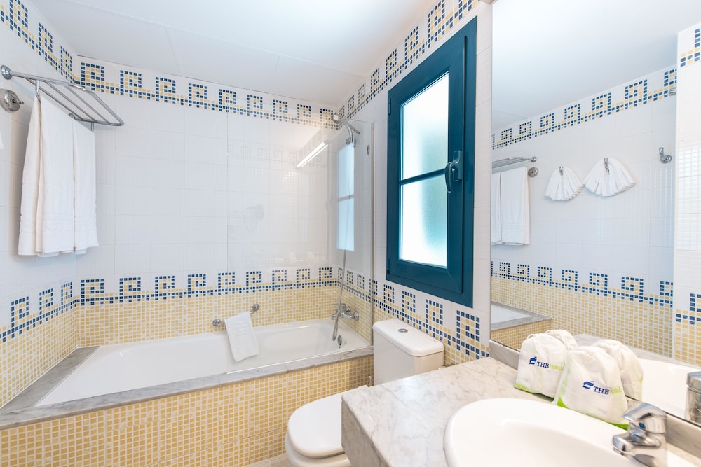 THB Tropical Island Aparthotel — Hotel rooms in Playa Blanca, Canary Islands