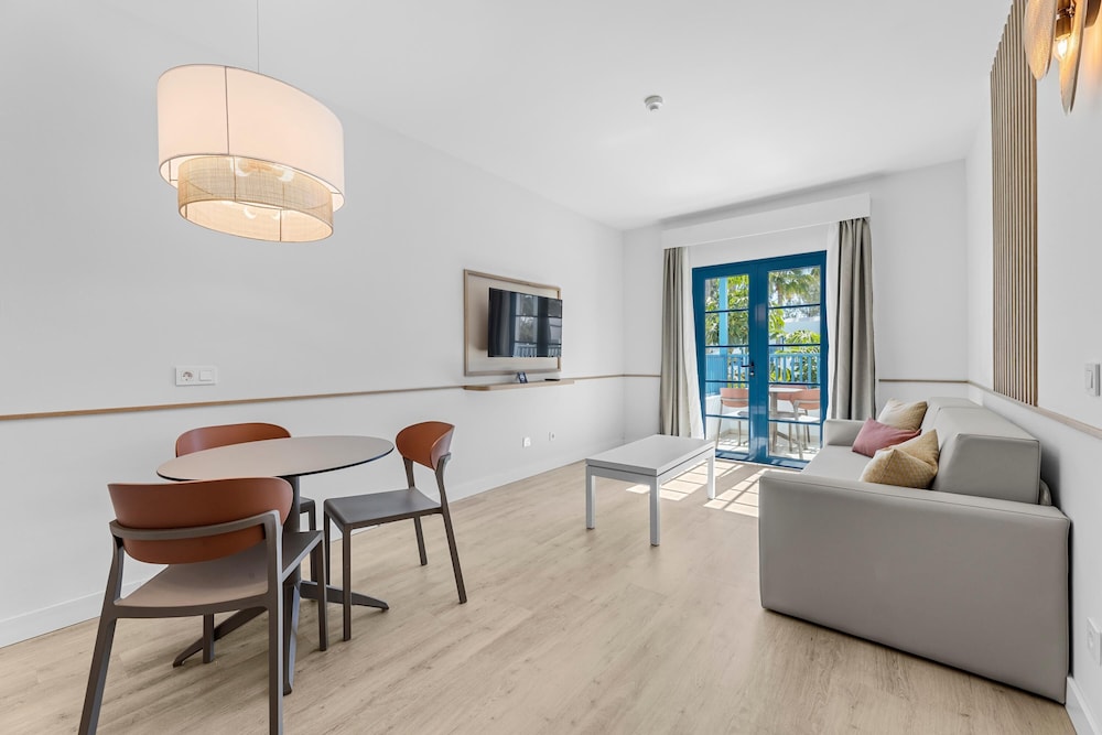 THB Tropical Island Aparthotel — Hotel rooms in Playa Blanca, Canary Islands
