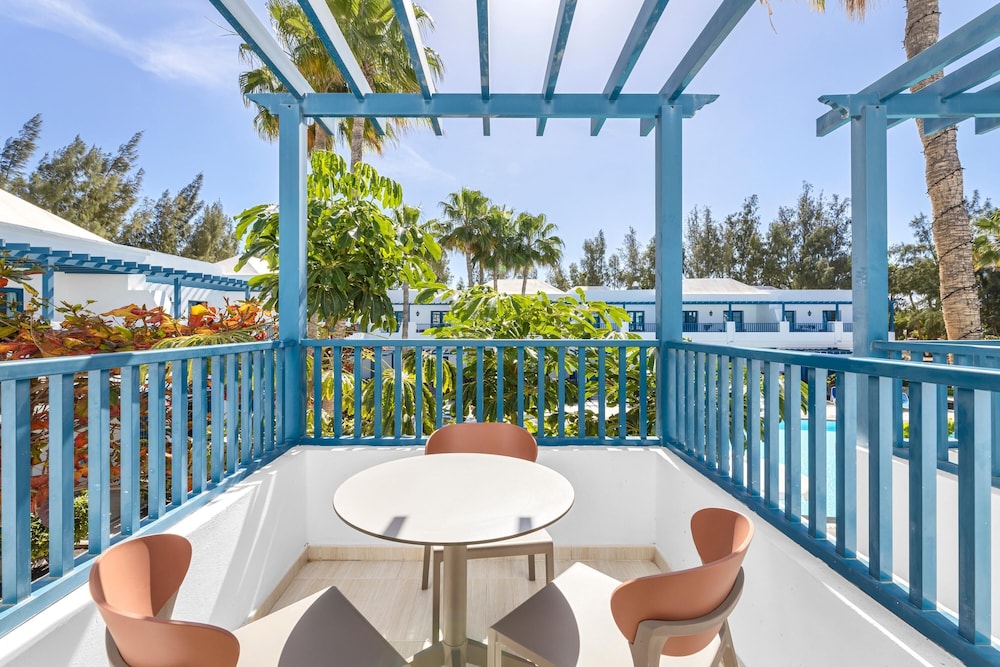 THB Tropical Island Aparthotel — Hotel building in Playa Blanca, Canary Islands