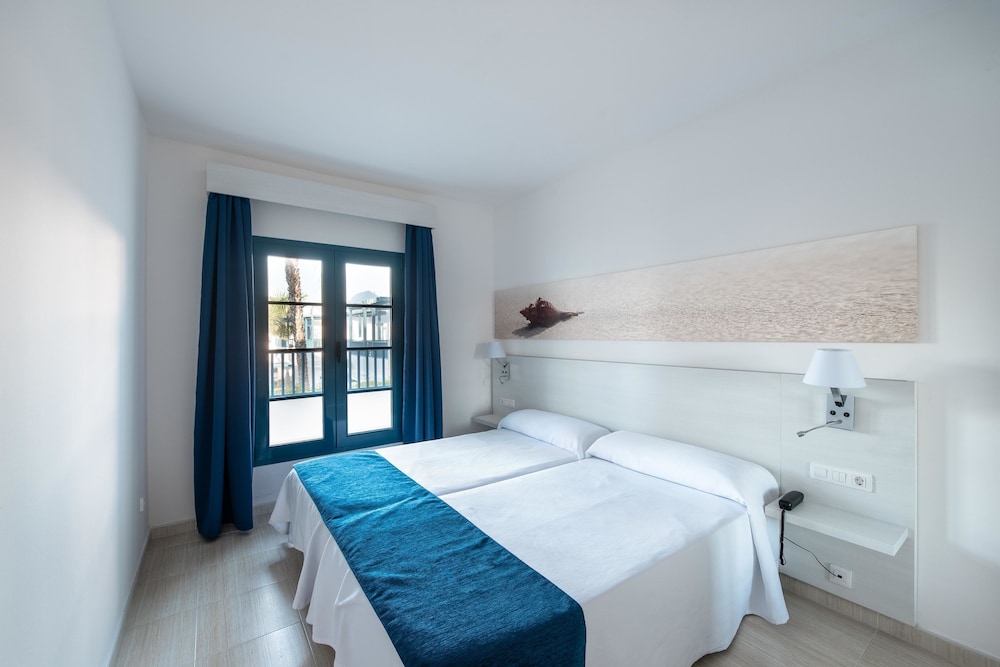 THB Tropical Island Aparthotel — Hotel rooms in Playa Blanca, Canary Islands