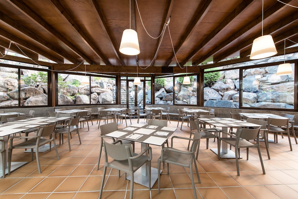 THB Tropical Island Aparthotel — Restaurant & bars in Playa Blanca, Canary Islands
