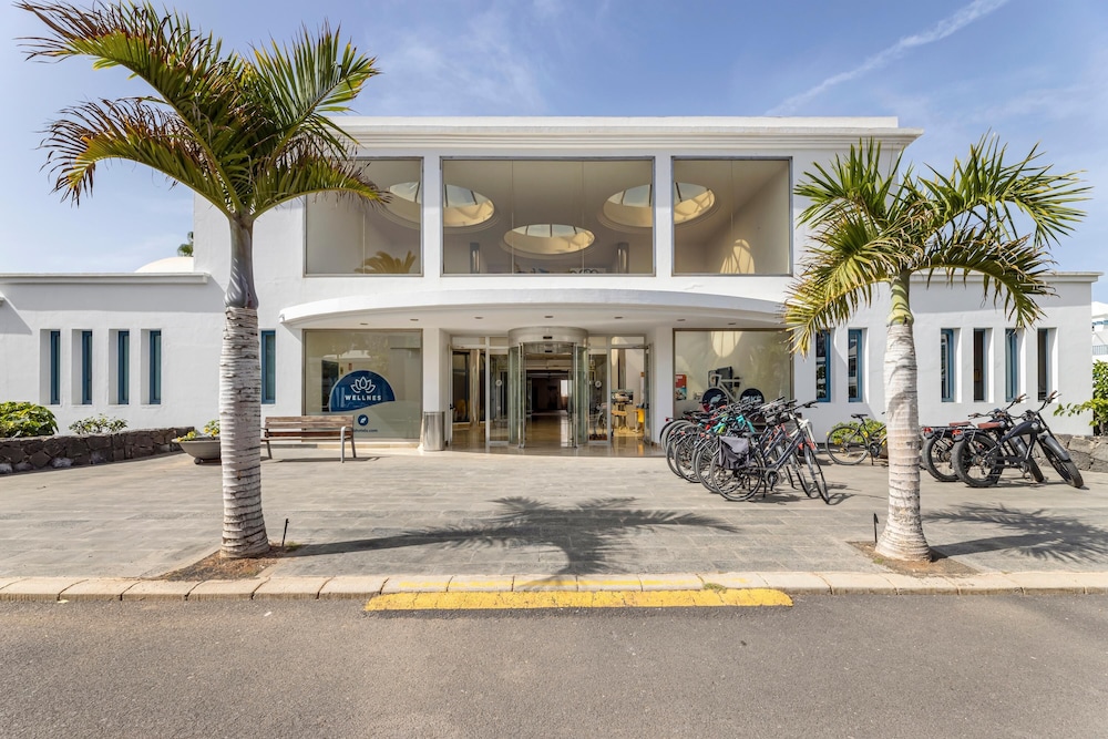 THB Tropical Island Aparthotel — Hotel building in Playa Blanca, Canary Islands