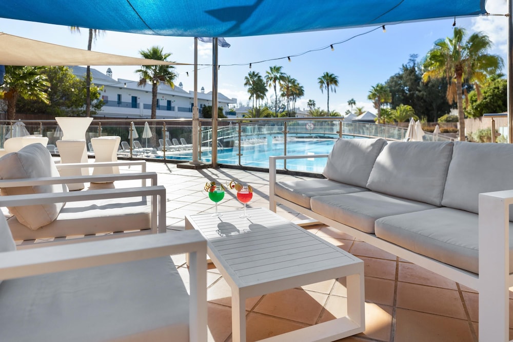 THB Tropical Island Aparthotel — Restaurant & bars in Playa Blanca, Canary Islands