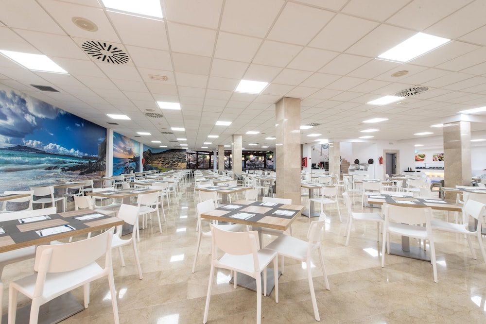 THB Tropical Island Aparthotel — Restaurant & bars in Playa Blanca, Canary Islands