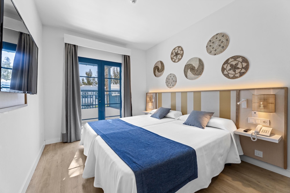 THB Tropical Island Aparthotel — Hotel rooms in Playa Blanca, Canary Islands