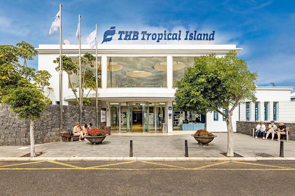 THB Tropical Island Aparthotel — Hotel building in Playa Blanca, Canary Islands