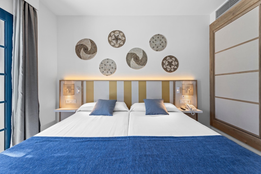 THB Tropical Island Aparthotel — Hotel rooms in Playa Blanca, Canary Islands